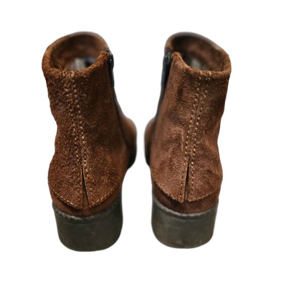 B.O.C Boots Booties Soft Brown Suede Side Zip Size CAKE 6/36 - Picture 2 of 8